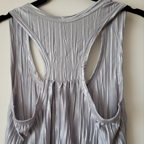 TOPSHOP Silver Pleated Racerback Tank - Picture 6 of 11